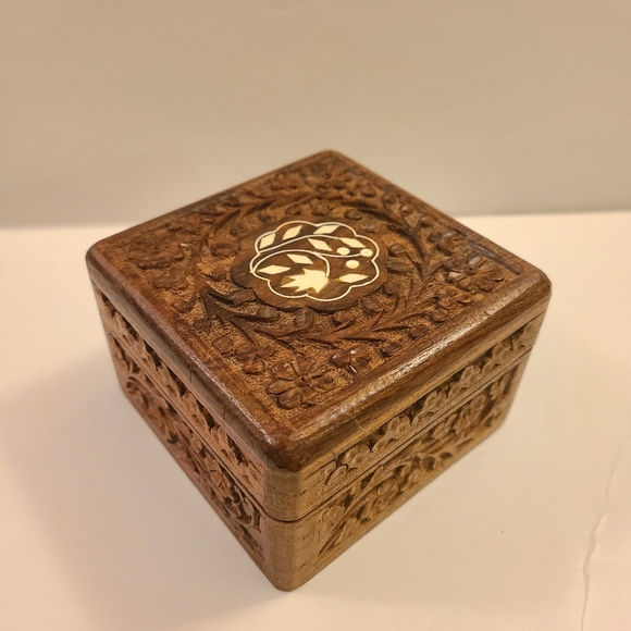 Vintage 1970 Style Carved Wooden Box - Picture 8 of 8